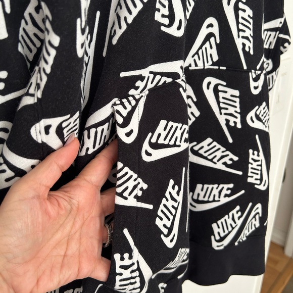 Nike Men's Black and White Patterned Hoodie - Picture 10 of 12